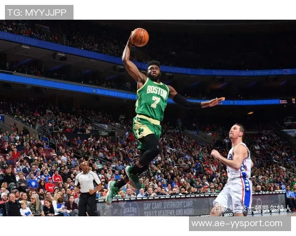 杰伦布朗谈球队战绩超预期强调保持紧迫感的重要性